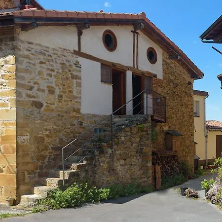Conjunto Rural La Tejedora. Y Estudios Familiares. Rasines