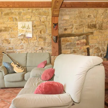 Hostel Conjunto Rural La Tejedora. Y Estudios Familiares. Rasines