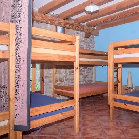 Hostel Conjunto Rural La Tejedora. Y Estudios Familiares.