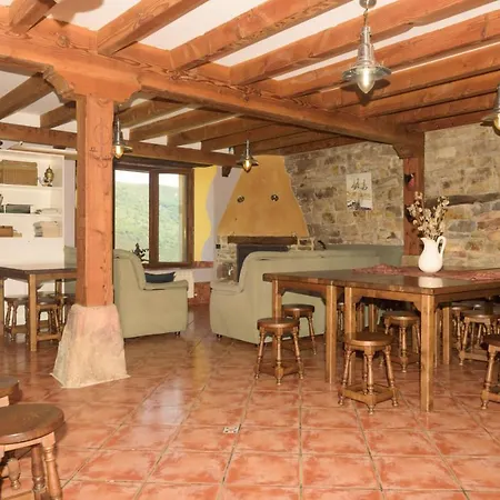 Hostel Conjunto Rural La Tejedora. Y Estudios Familiares. Rasines