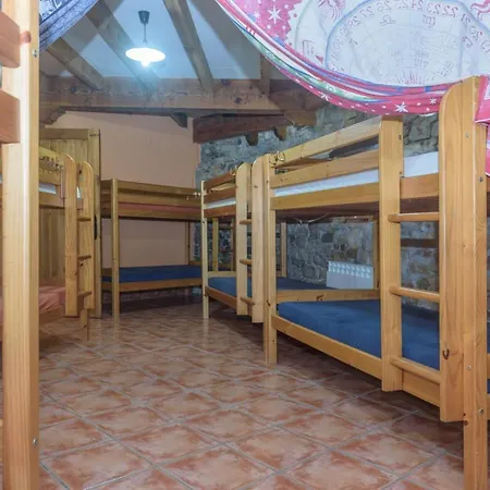 Hostel Conjunto Rural La Tejedora. Y Estudios Familiares. *