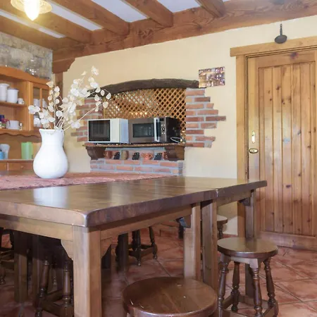 Conjunto Rural La Tejedora. Y Estudios Familiares. * Rasines