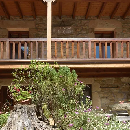 Conjunto Rural La Tejedora. Y Estudios Familiares.