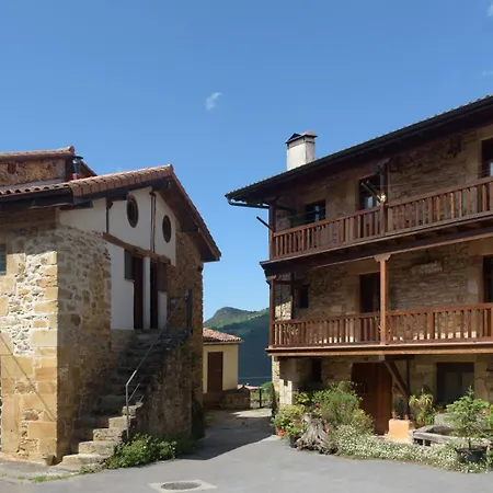 Conjunto Rural La Tejedora. Y Estudios Familiares.