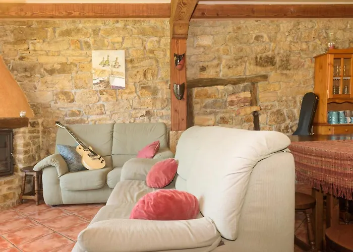 Vandrerhjem Conjunto Rural La Tejedora. Y Estudios Familiares. Rasines