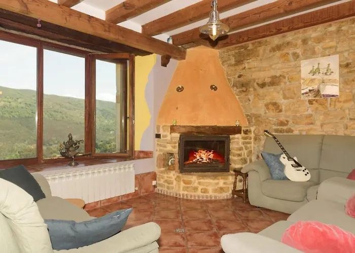 Conjunto Rural La Tejedora. Y Estudios Familiares. Rasines