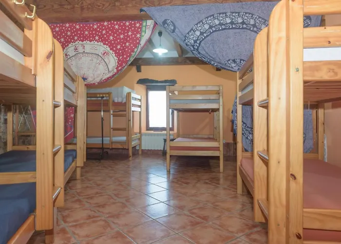 Vandrerhjem Conjunto Rural La Tejedora. Y Estudios Familiares. *