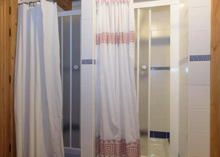 Conjunto Rural La Tejedora. Y Estudios Familiares. * Rasines