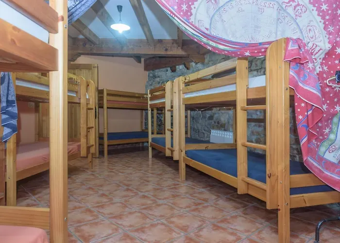 Vandrerhjem Conjunto Rural La Tejedora. Y Estudios Familiares. *