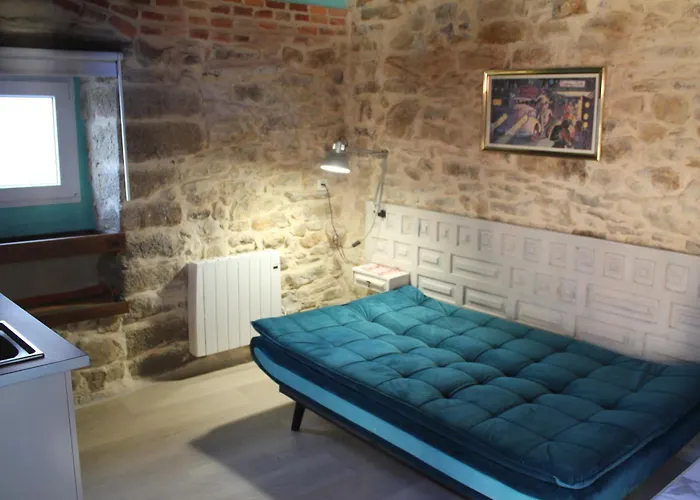 Conjunto Rural La Tejedora. Y Estudios Familiares. *