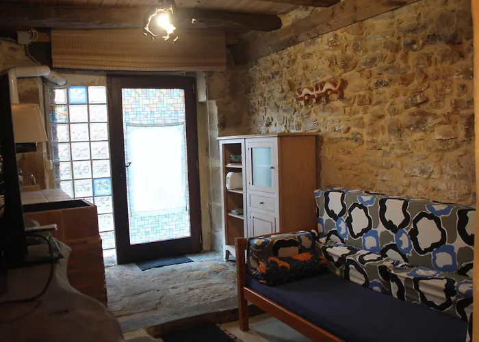 Conjunto Rural La Tejedora. Y Estudios Familiares. Vandrerhjem Rasines