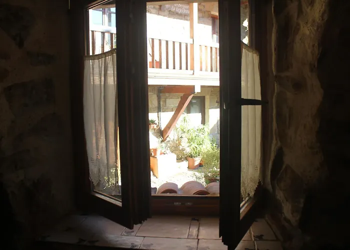 Vandrerhjem Conjunto Rural La Tejedora. Y Estudios Familiares. *