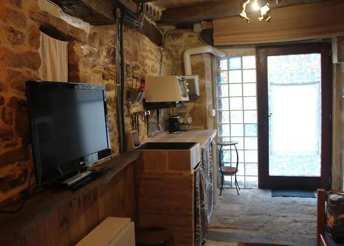 Vandrerhjem Conjunto Rural La Tejedora. Y Estudios Familiares. Rasines