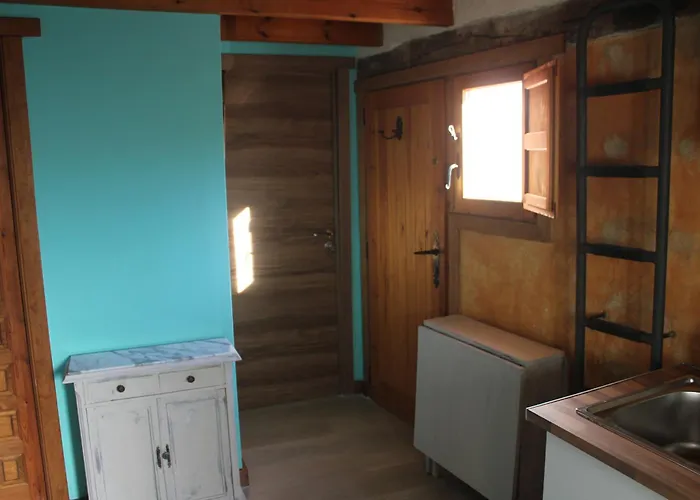 Conjunto Rural La Tejedora. Y Estudios Familiares. Vandrerhjem Rasines