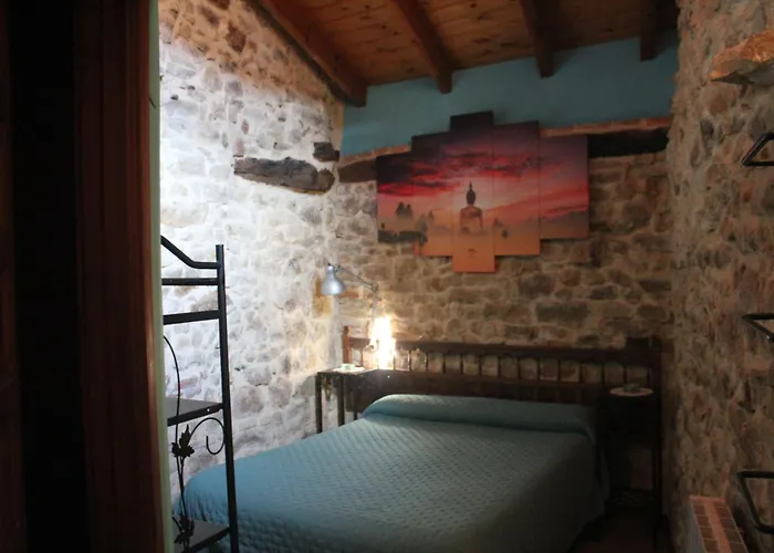 Conjunto Rural La Tejedora. Y Estudios Familiares. * Rasines