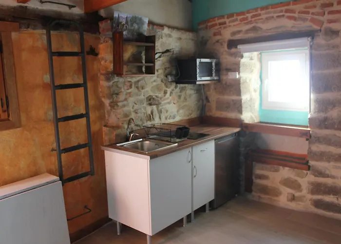 Conjunto Rural La Tejedora. Y Estudios Familiares. * Rasines