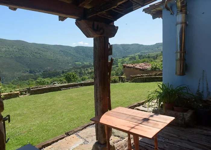 Conjunto Rural La Tejedora. Y Estudios Familiares. Rasines