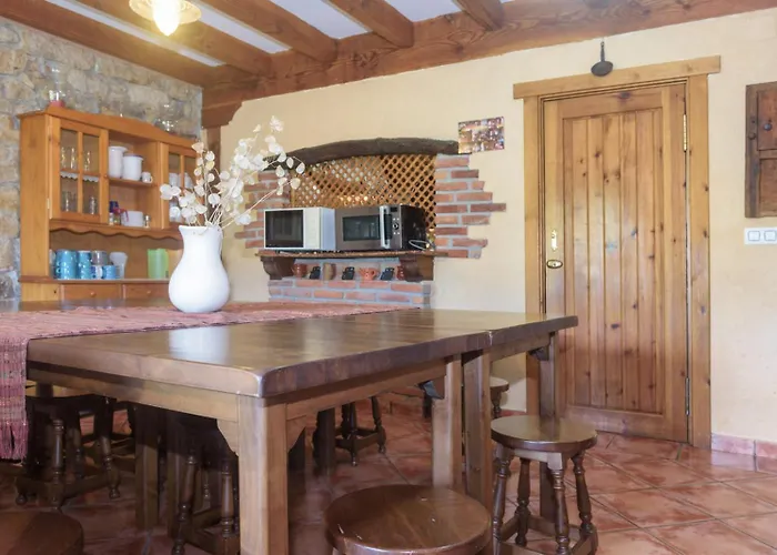 Conjunto Rural La Tejedora. Y Estudios Familiares. * Rasines